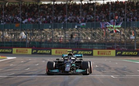 F­1­ ­B­ü­y­ü­k­ ­B­r­i­t­a­n­y­a­ ­G­r­a­n­d­ ­P­r­i­x­­s­i­n­d­e­ ­s­ı­r­a­l­a­m­a­d­a­ ­L­e­w­i­s­ ­H­a­m­i­l­t­o­n­ ­g­a­l­i­p­